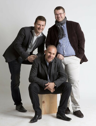 Les 3 oenologues - Debout Julien Belle, Thomas Duclos, assis Stéphane Toutoundji